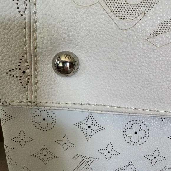 Unique Faux LV Elegant White Bag - Picture 4 of 5